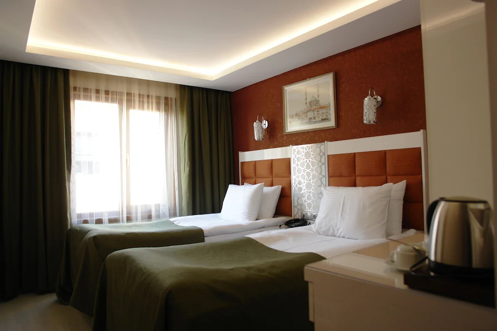 River Hotel