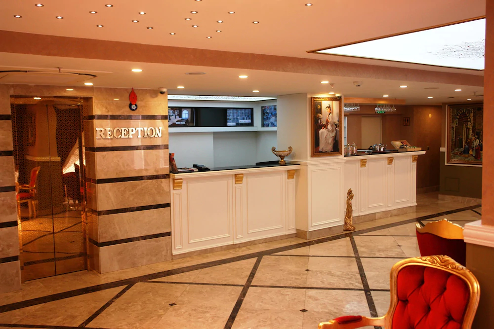 River Hotel