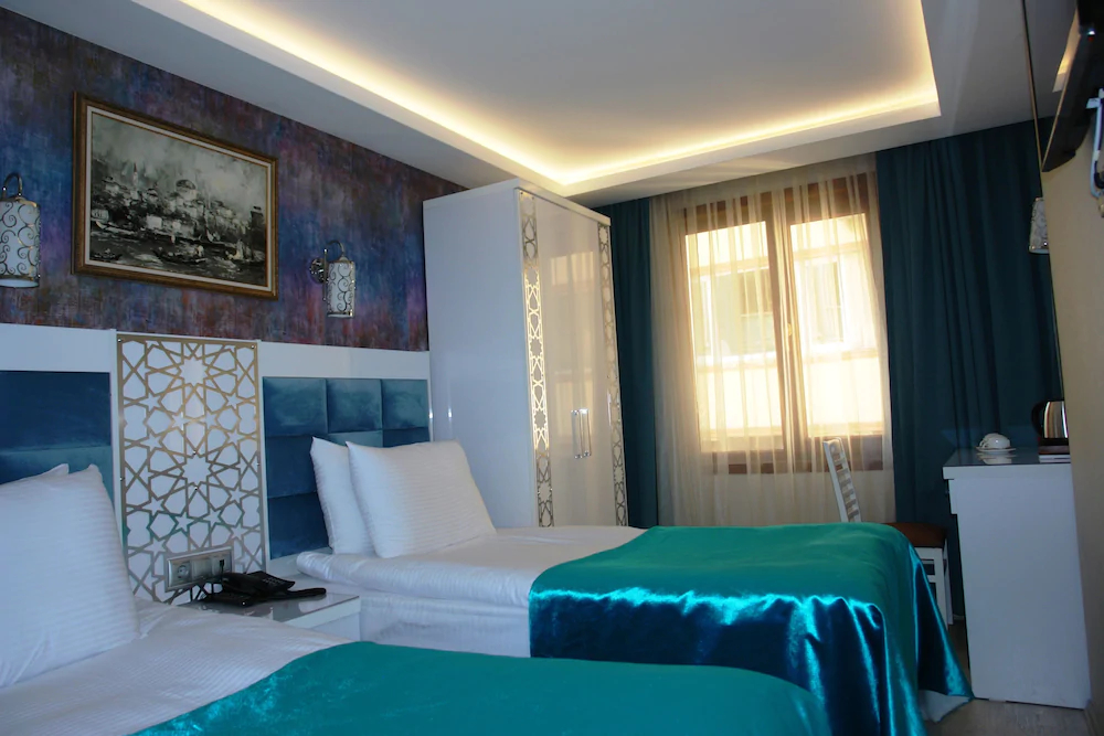 River Hotel