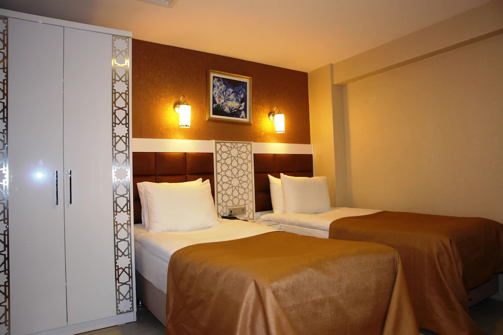 River Hotel