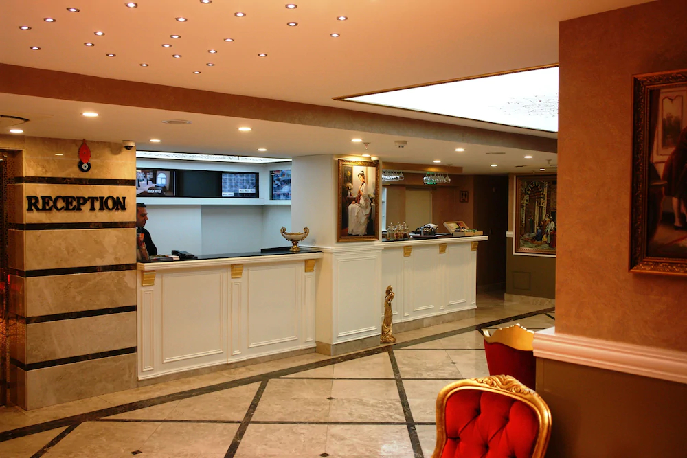 River Hotel