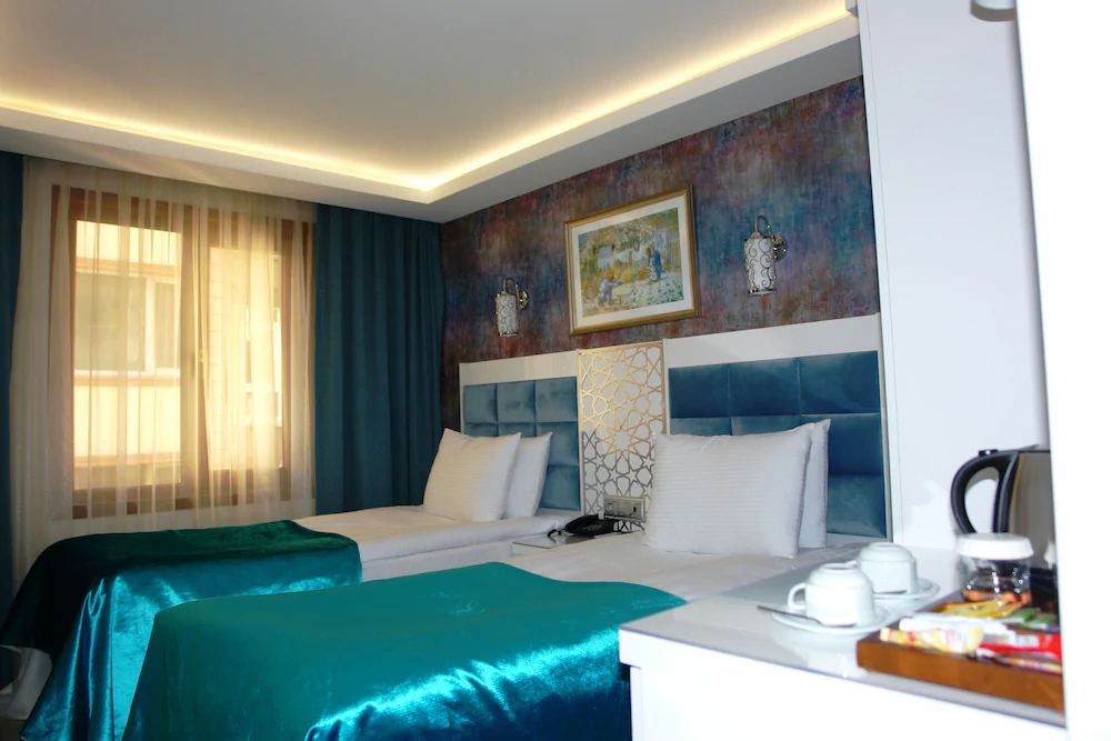River Hotel