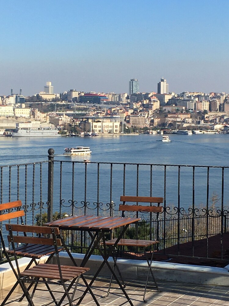 Rooftop Balat Rooms & Apartments