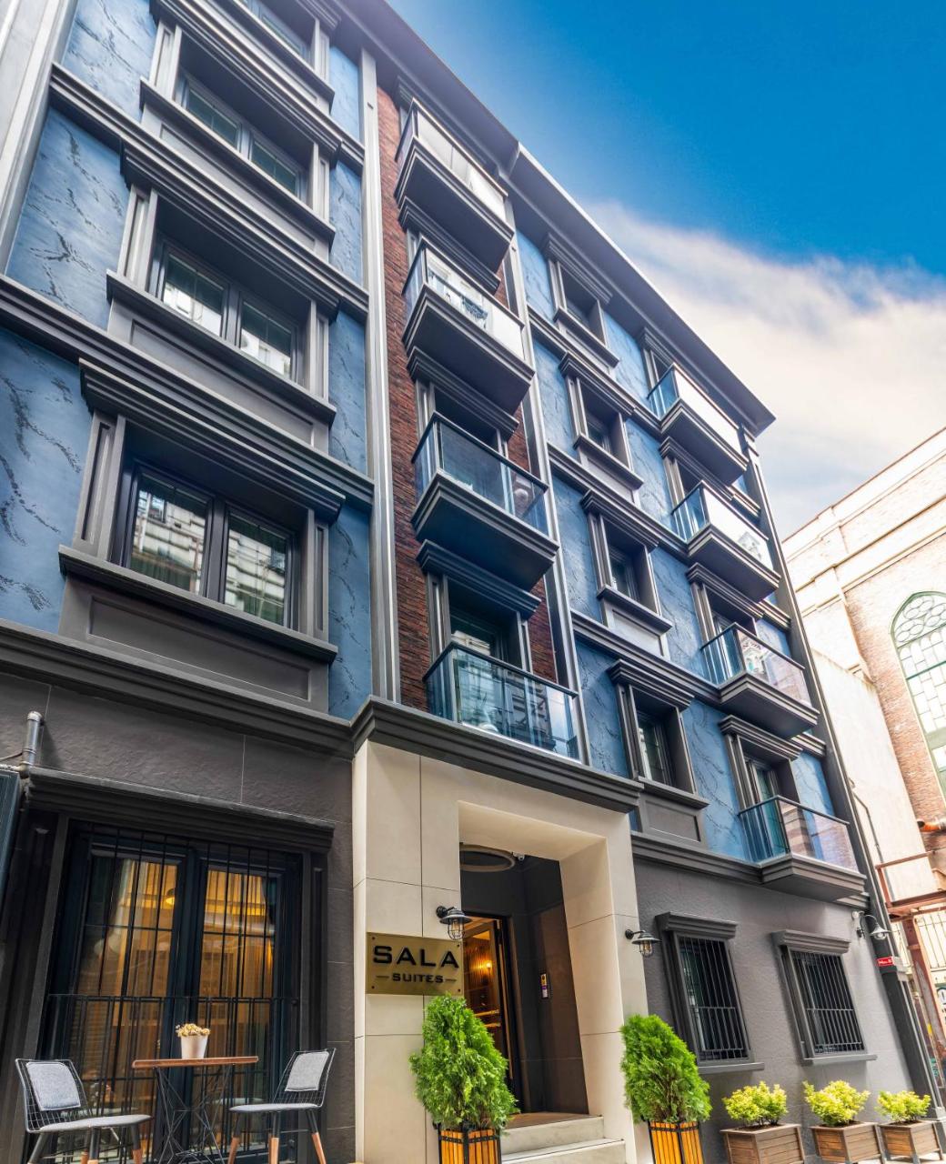 Sala Suites