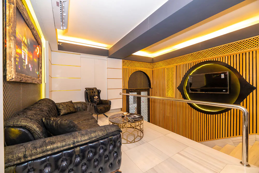 Sam Diamond Residence