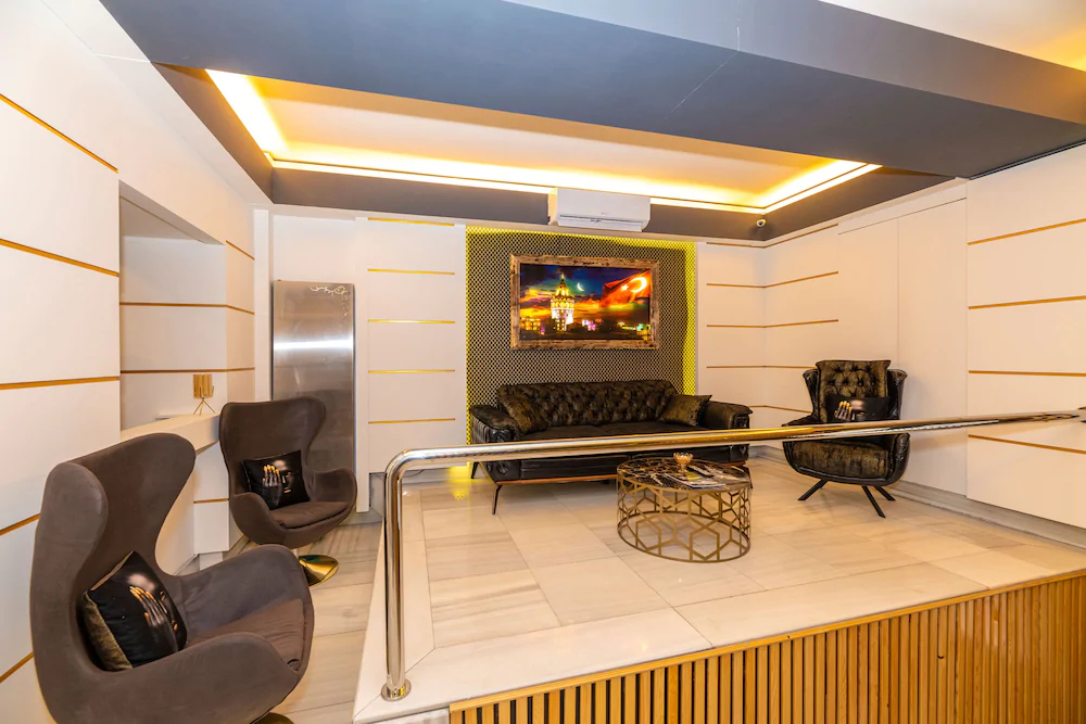 Sam Diamond Residence