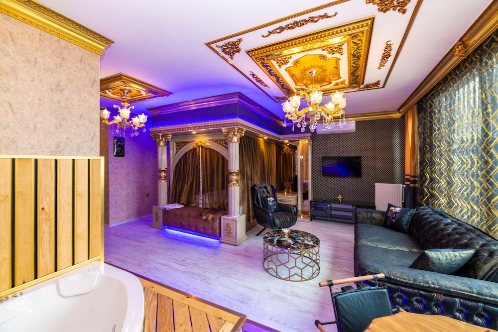 Sam Diamond Residence