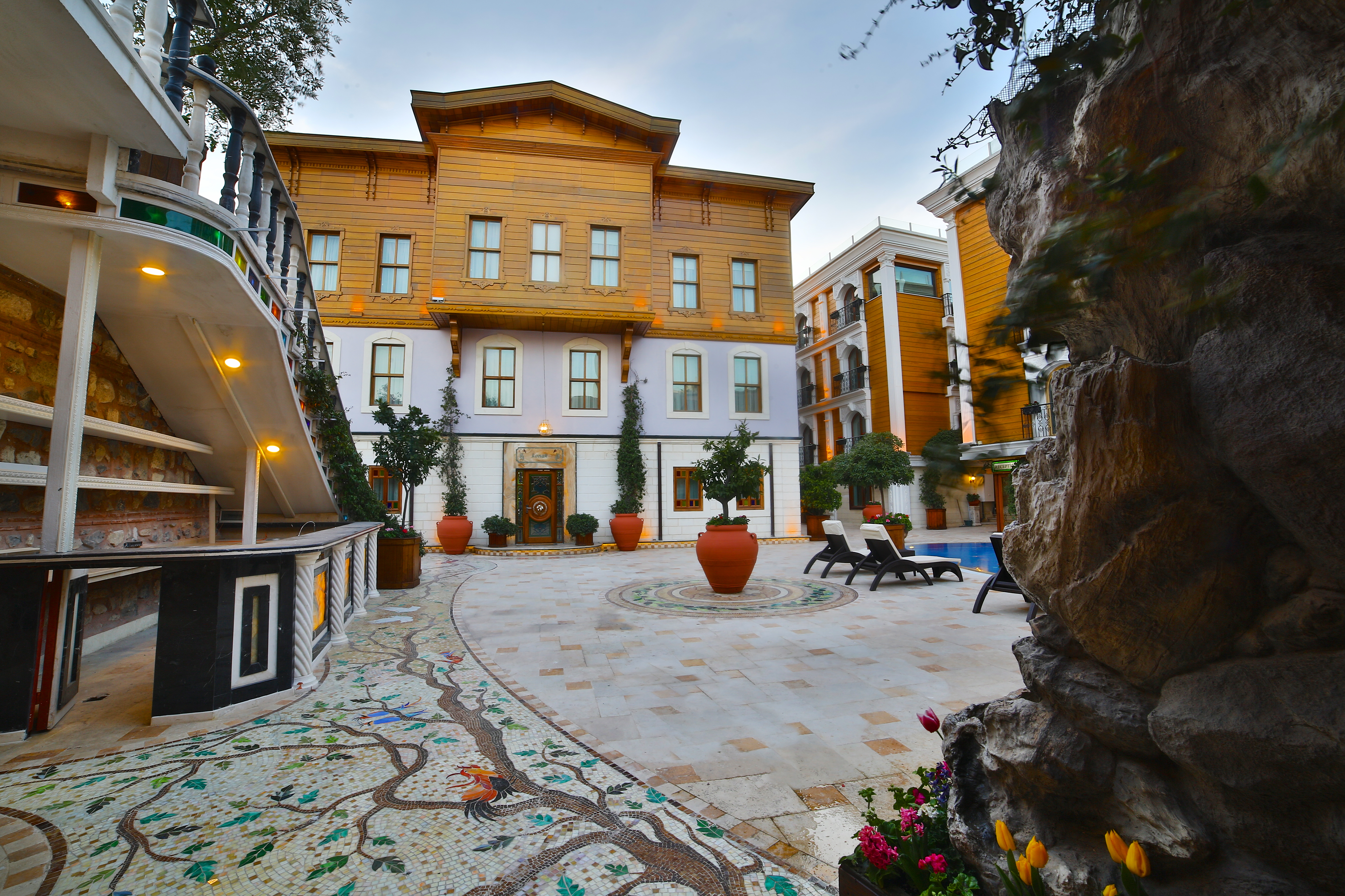 Seven Hills Palace Hotel