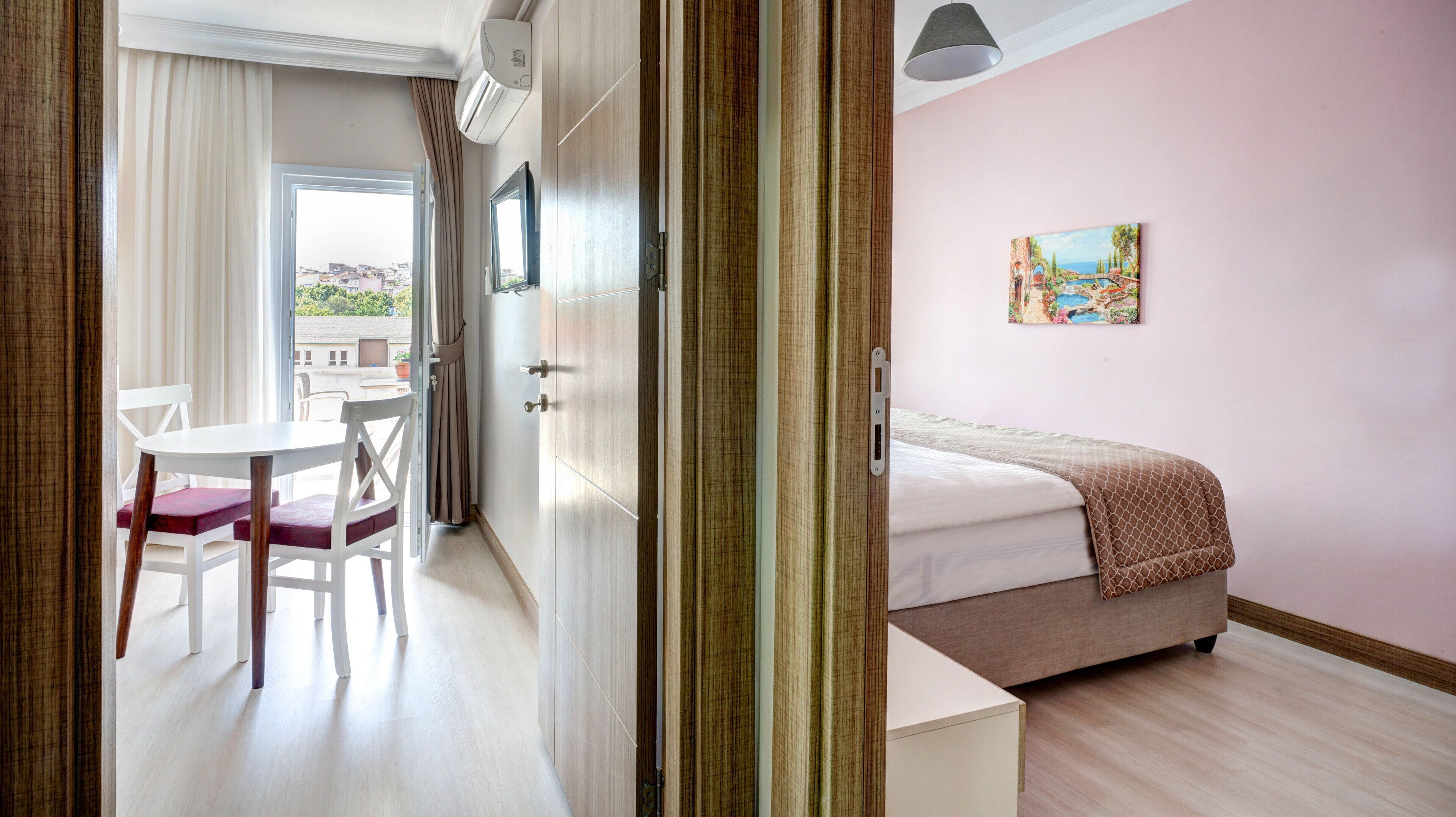 Seven Roses Apart Hotel