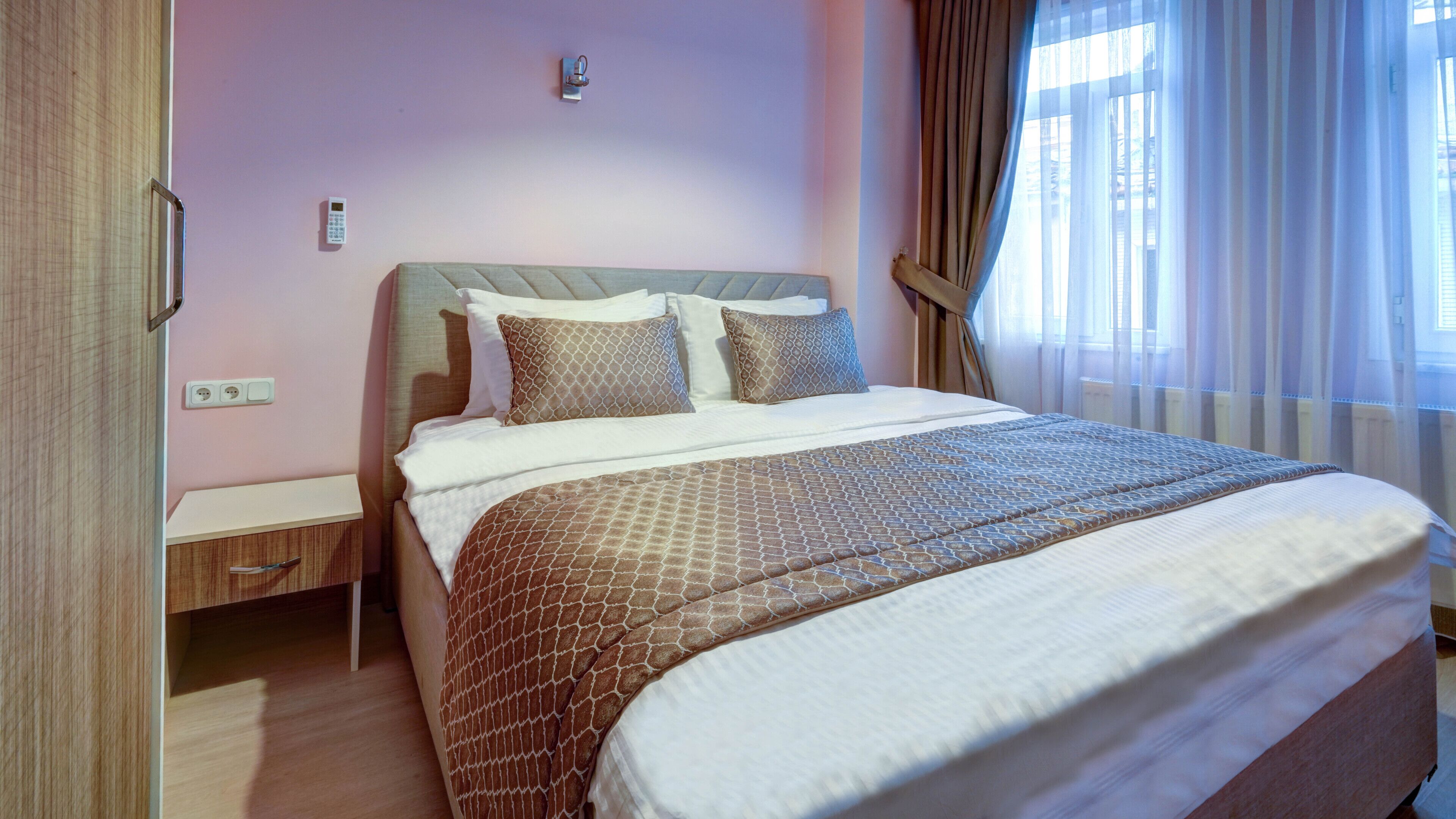 Seven Roses Apart Hotel