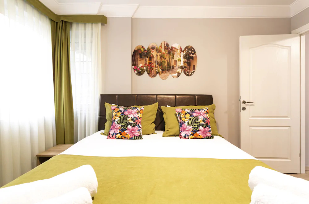 Sirena's Suites