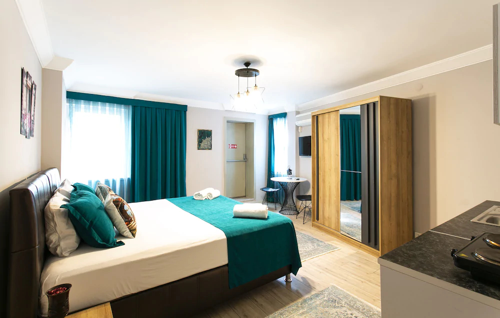Sirena's Suites
