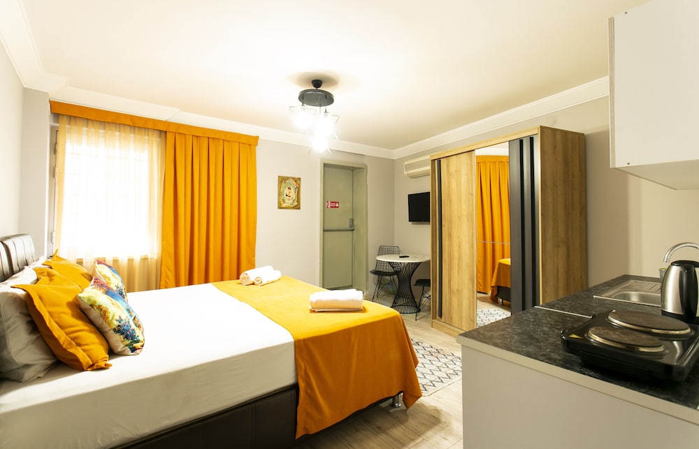 Sirena's Suites