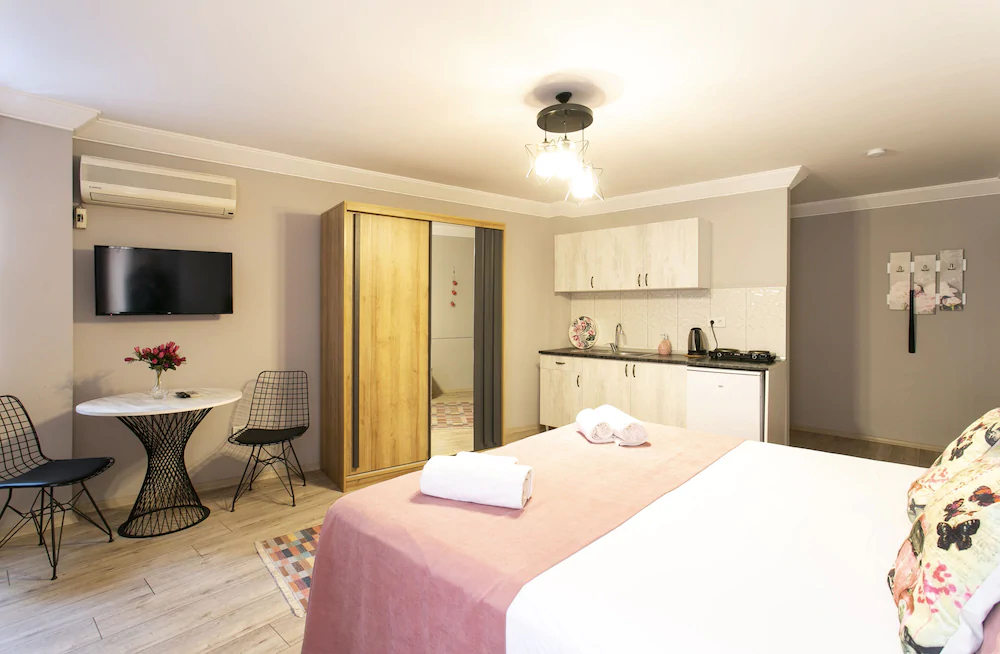 Sirena's Suites