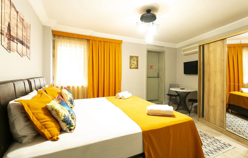 Sirena's Suites