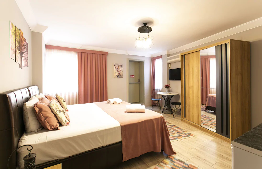 Sirena's Suites