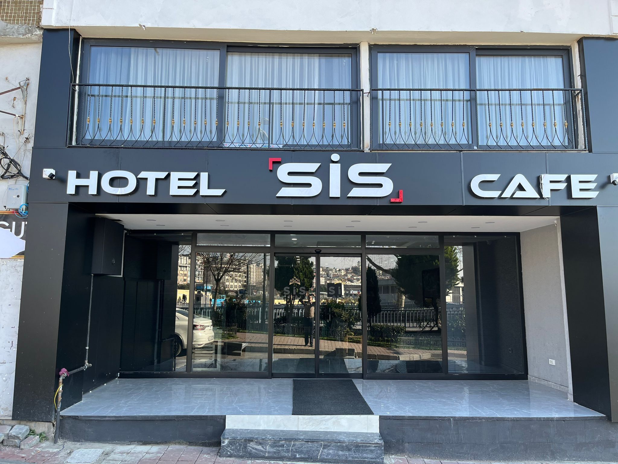 Sis Hotel