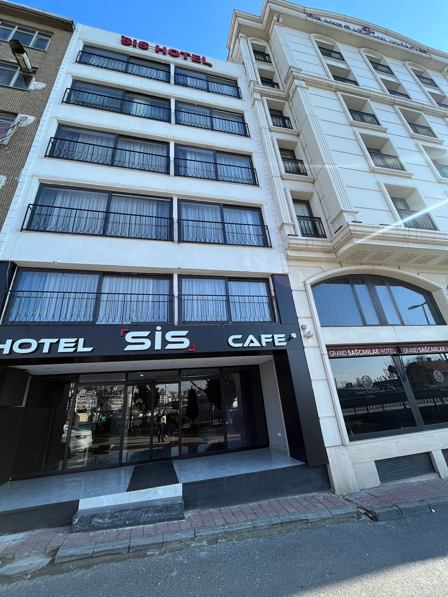 Sis Hotel