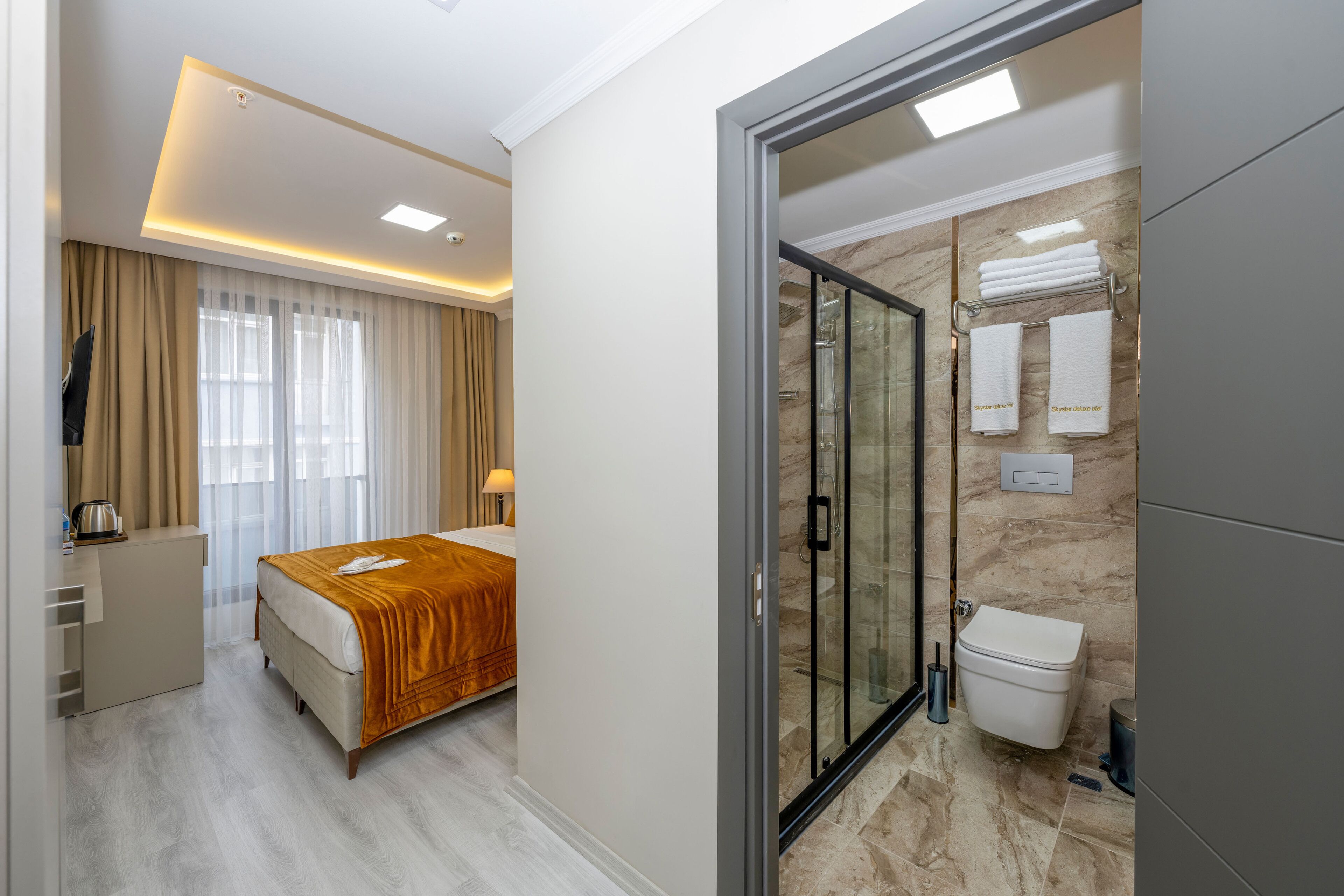 Skystar Deluxe Hotel