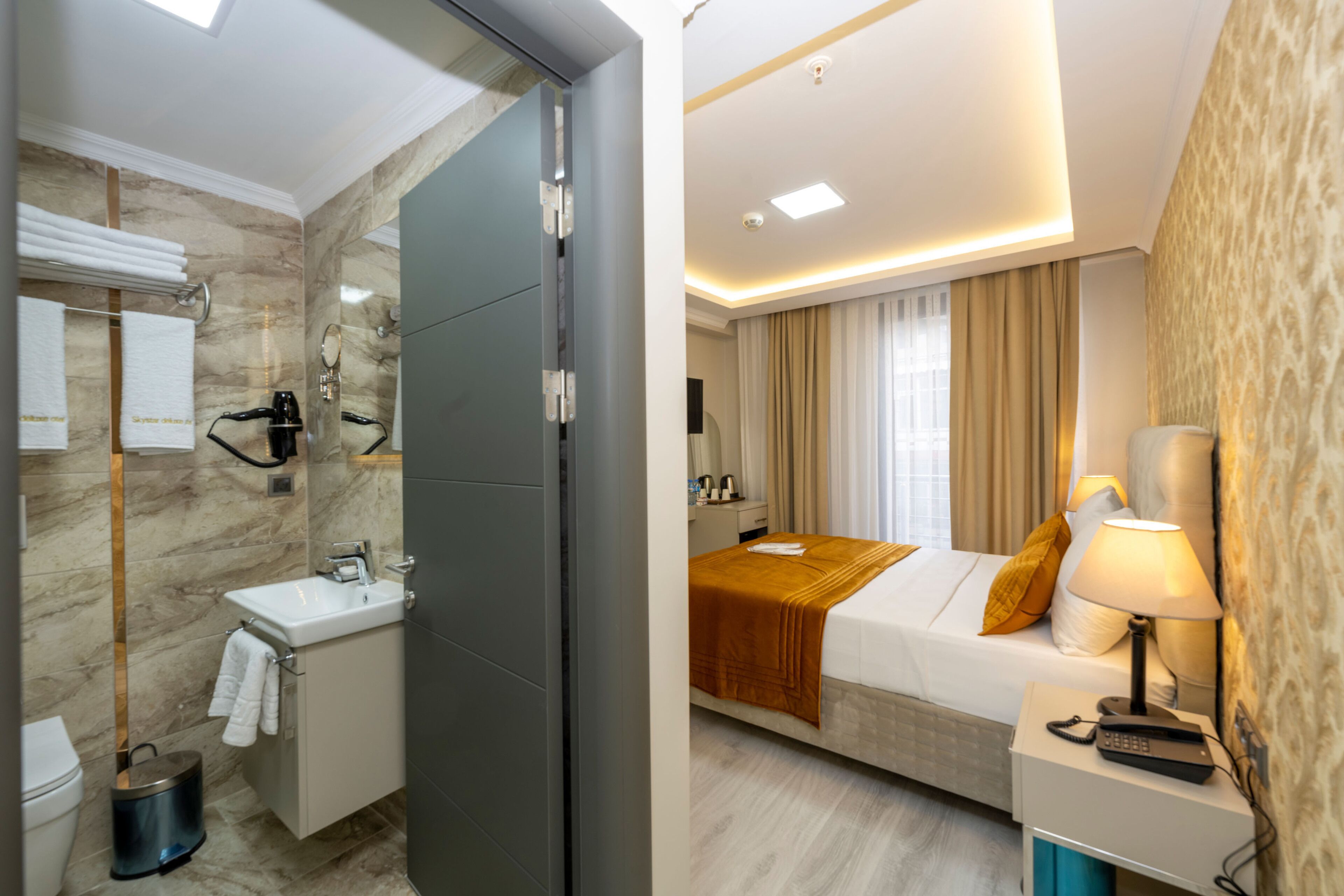 Skystar Deluxe Hotel