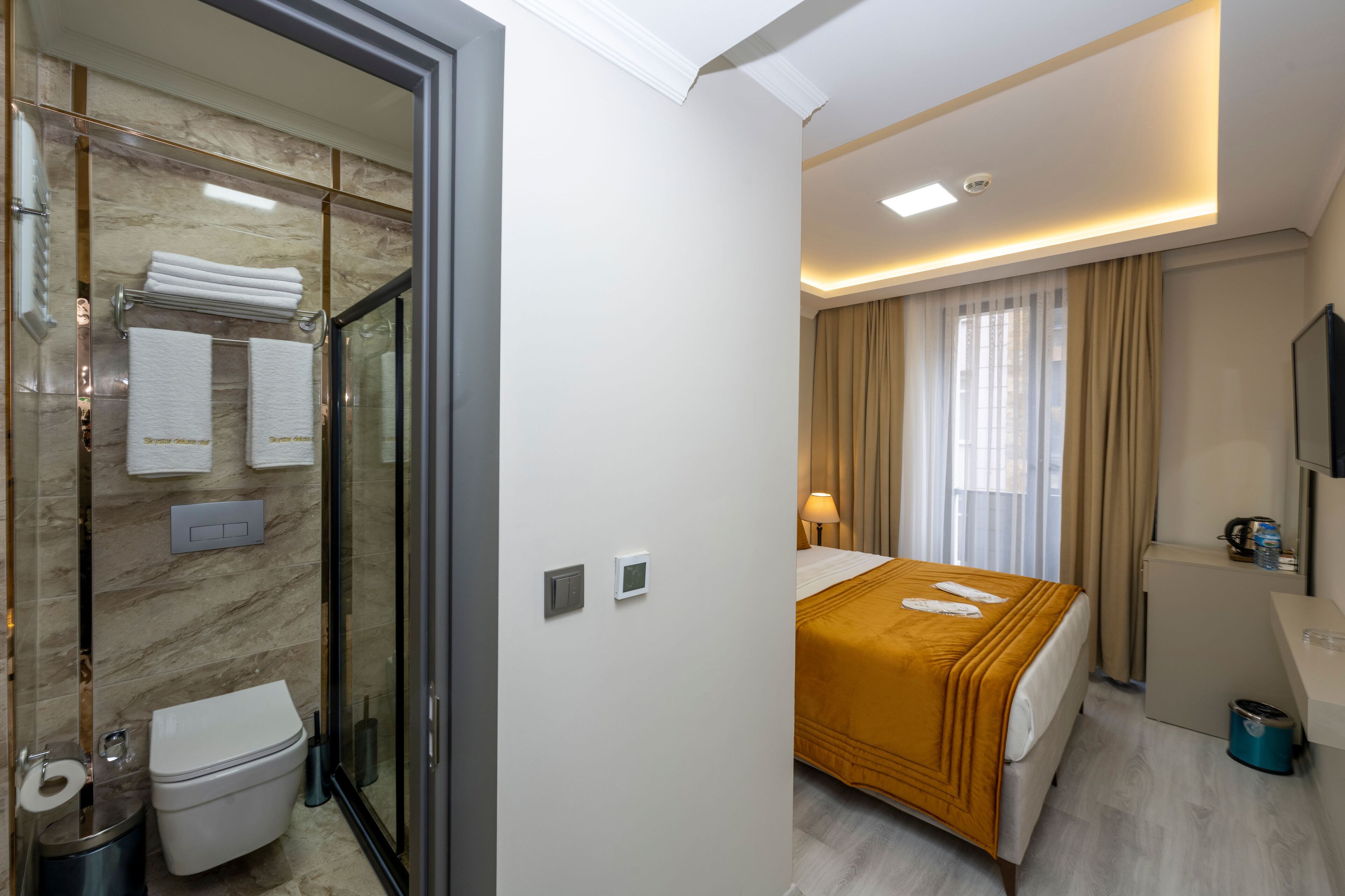 Skystar Deluxe Hotel