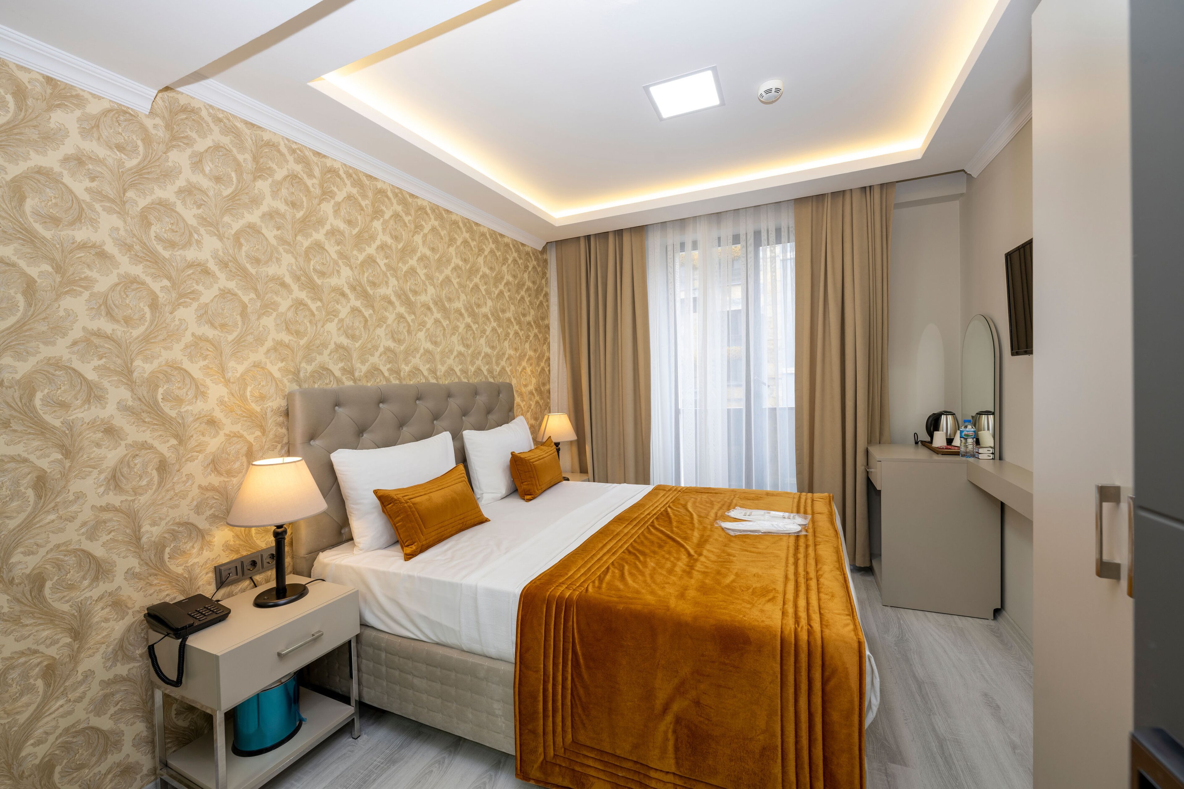 Skystar Deluxe Hotel