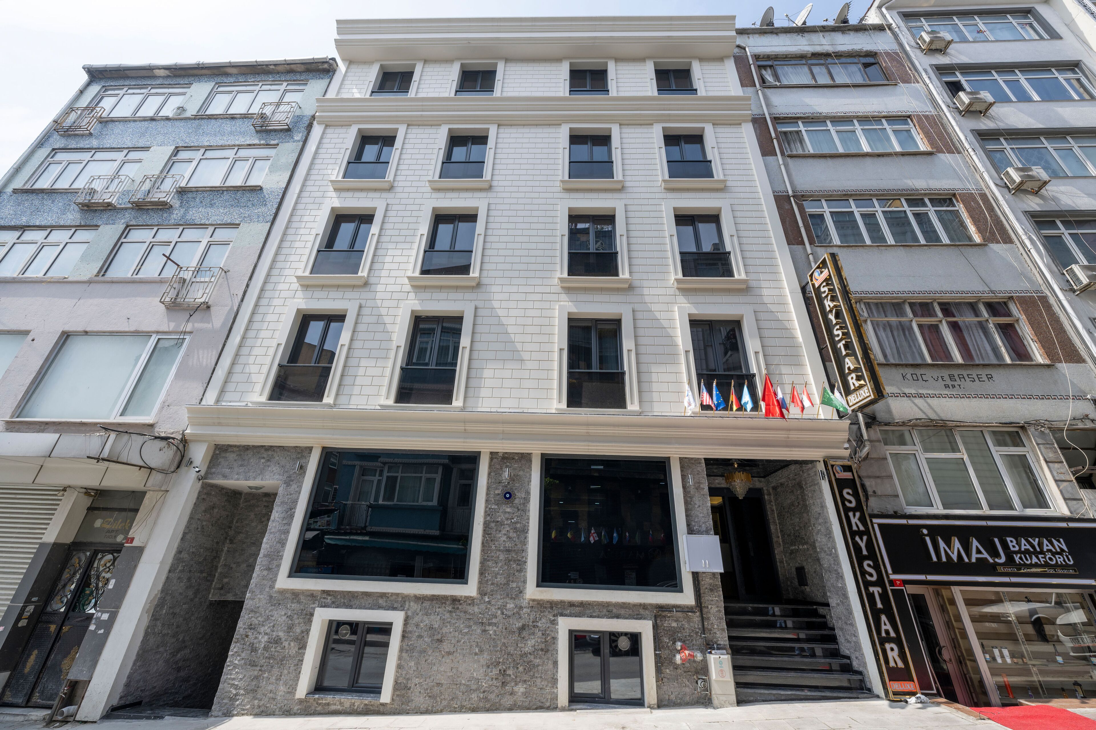 Skystar Deluxe Hotel