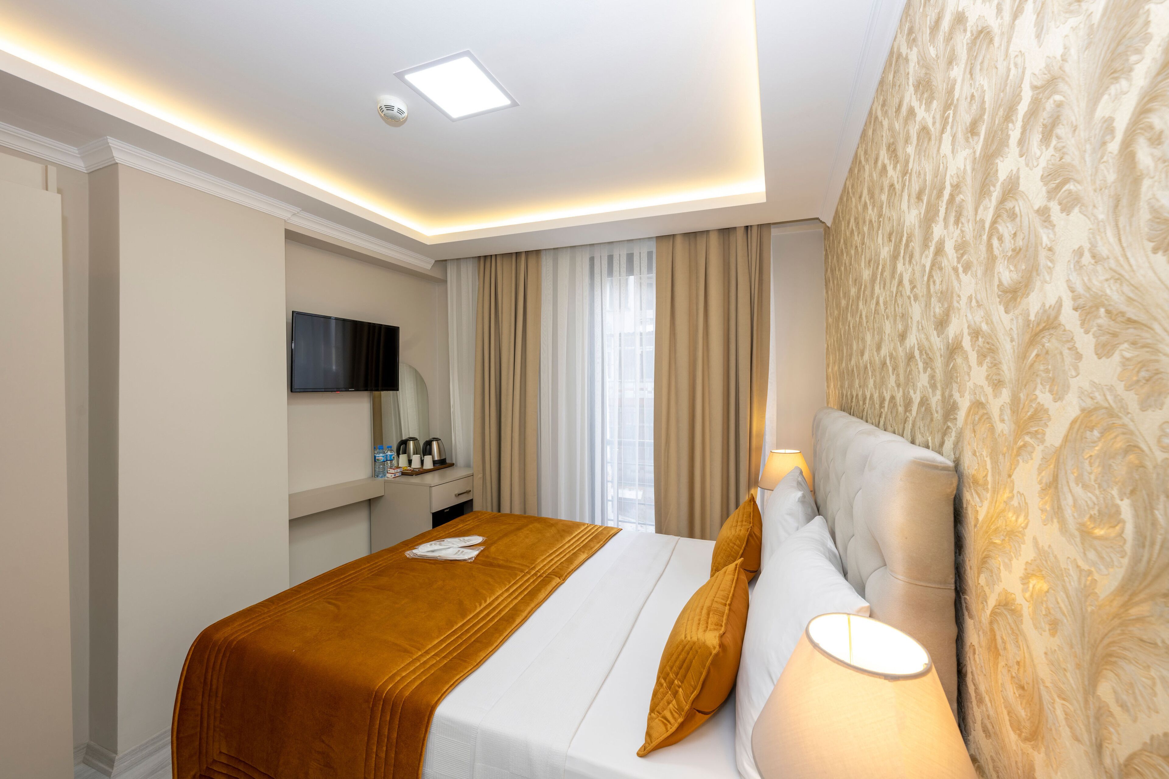 Skystar Deluxe Hotel