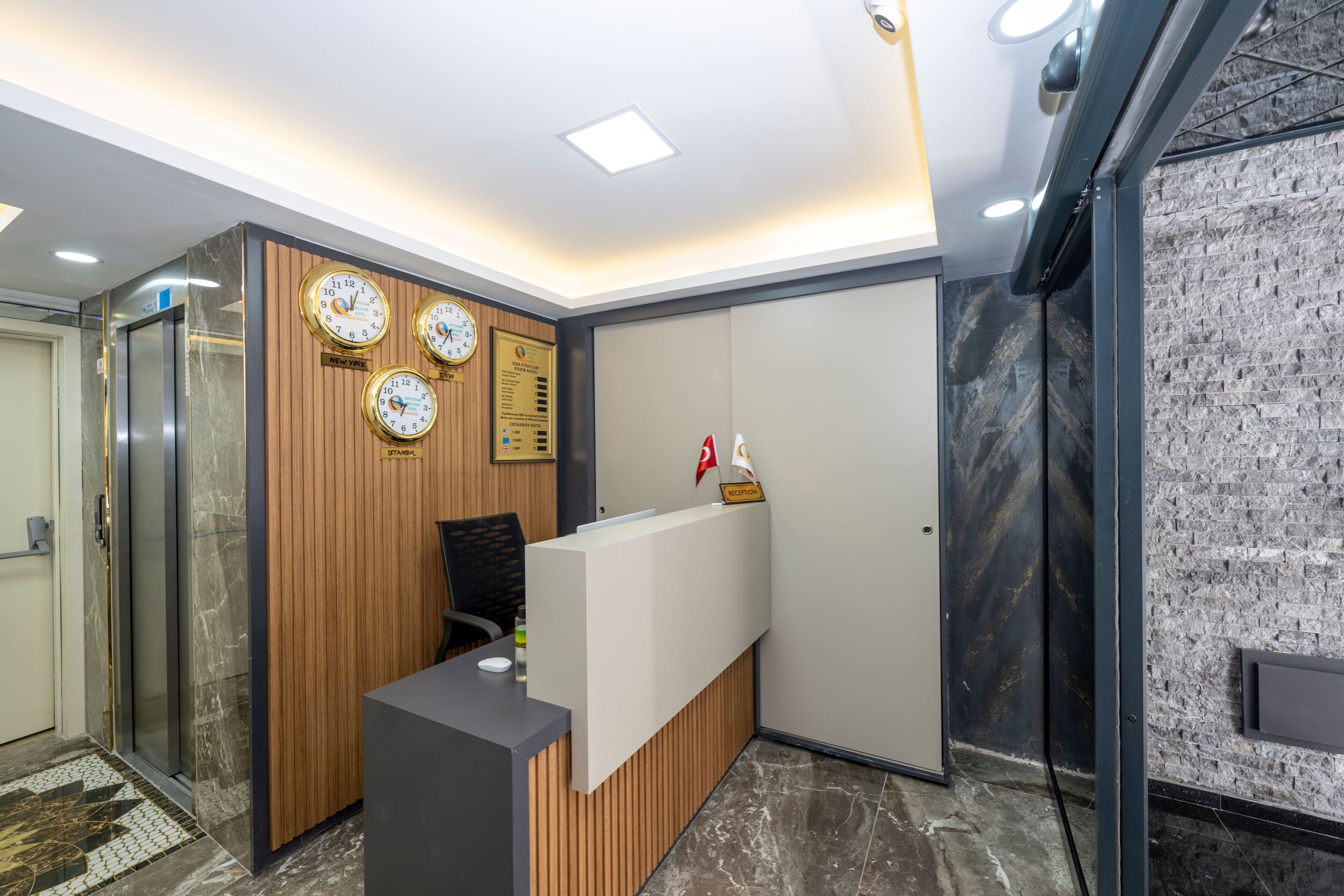 Skystar Deluxe Hotel