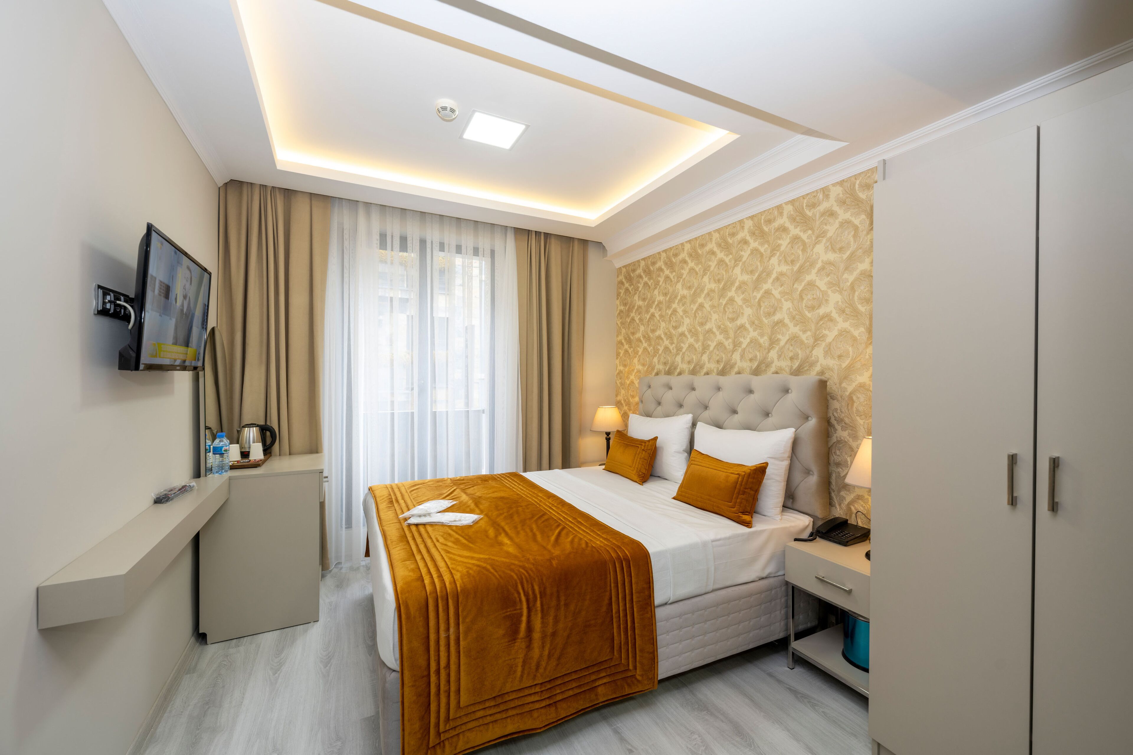 Skystar Deluxe Hotel