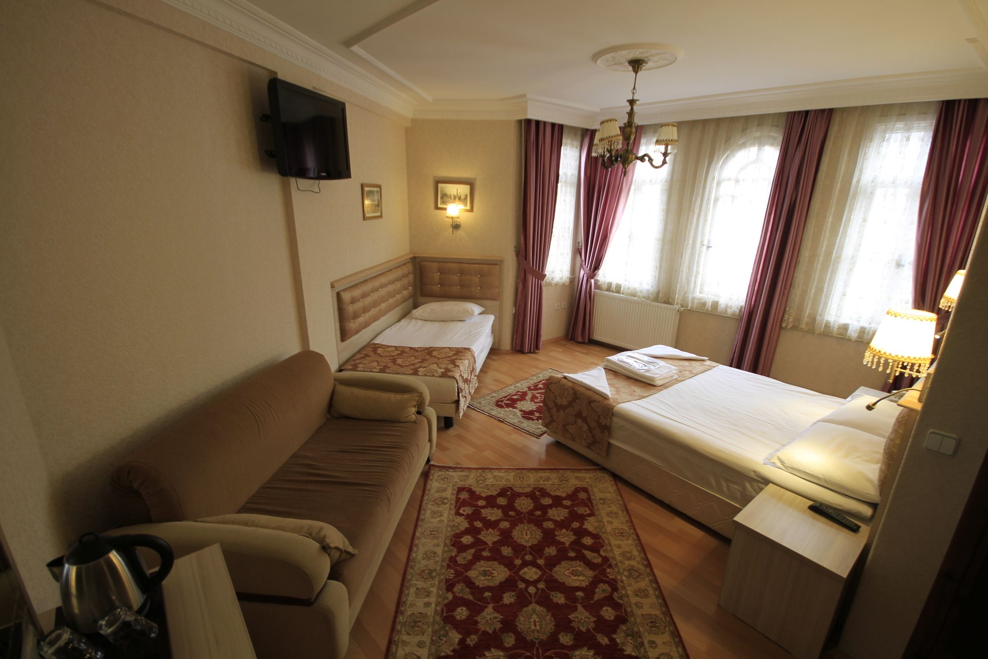 Tashkonak Hotel