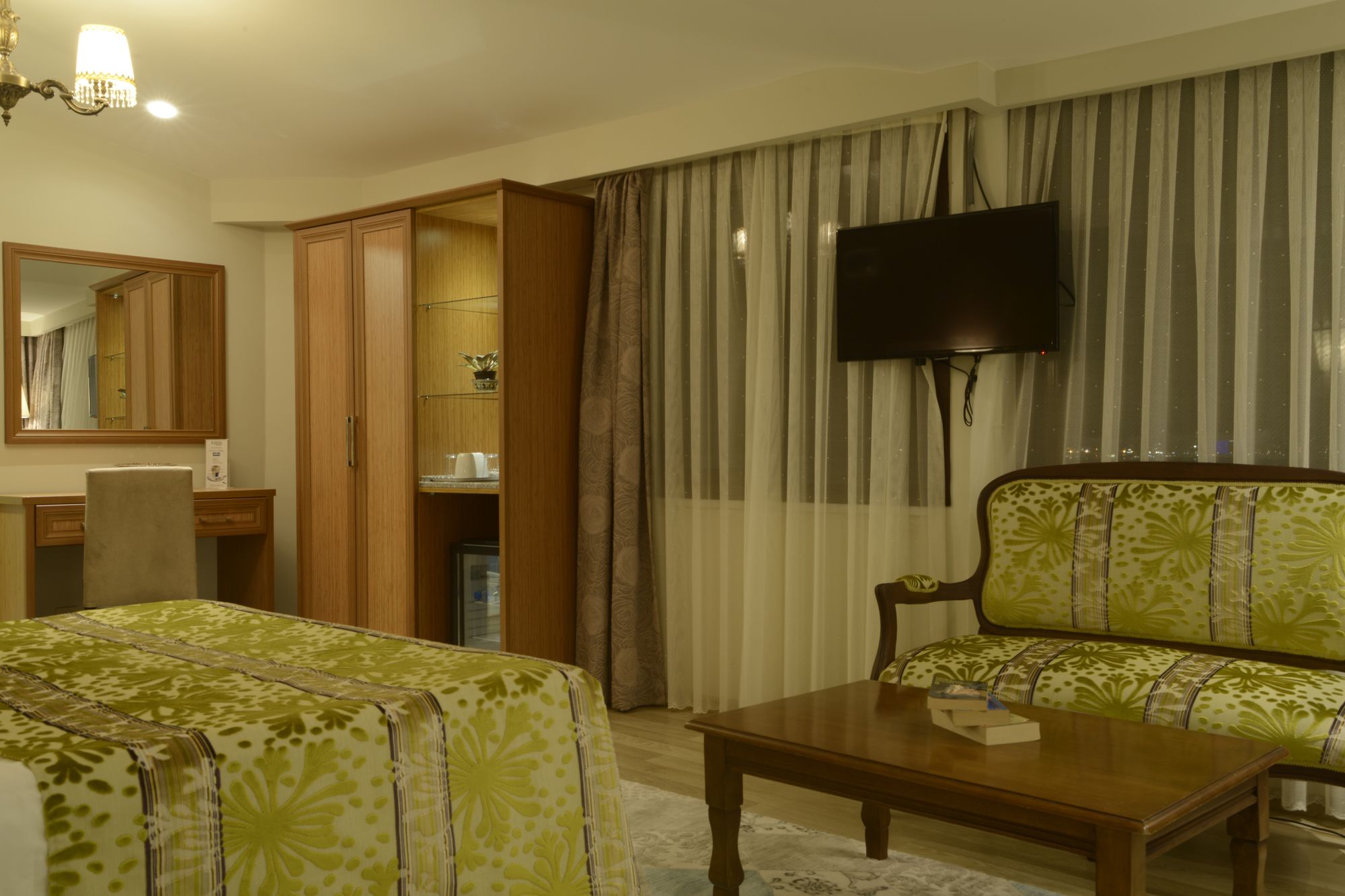 Tashkonak Hotel