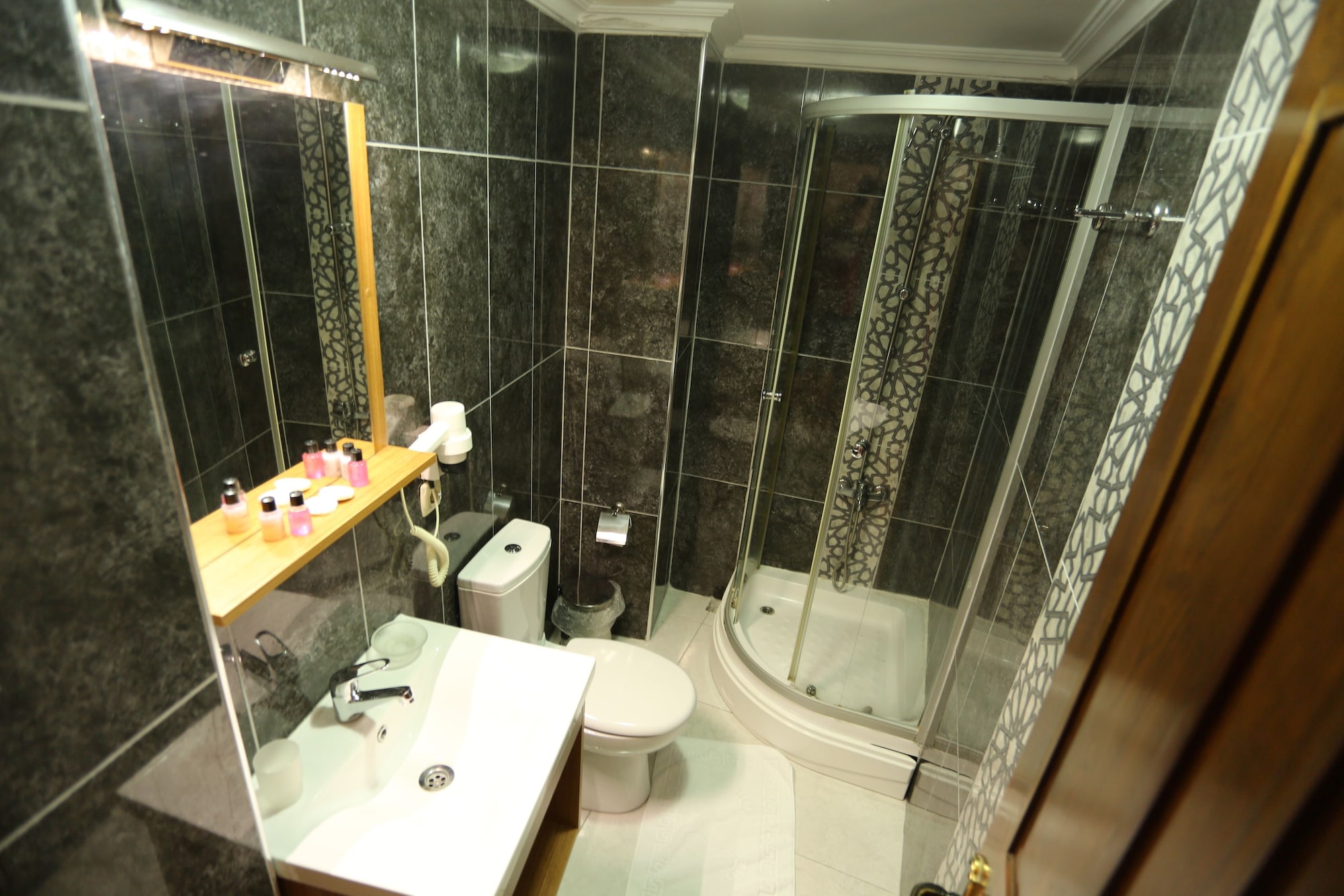 Tashkonak Hotel