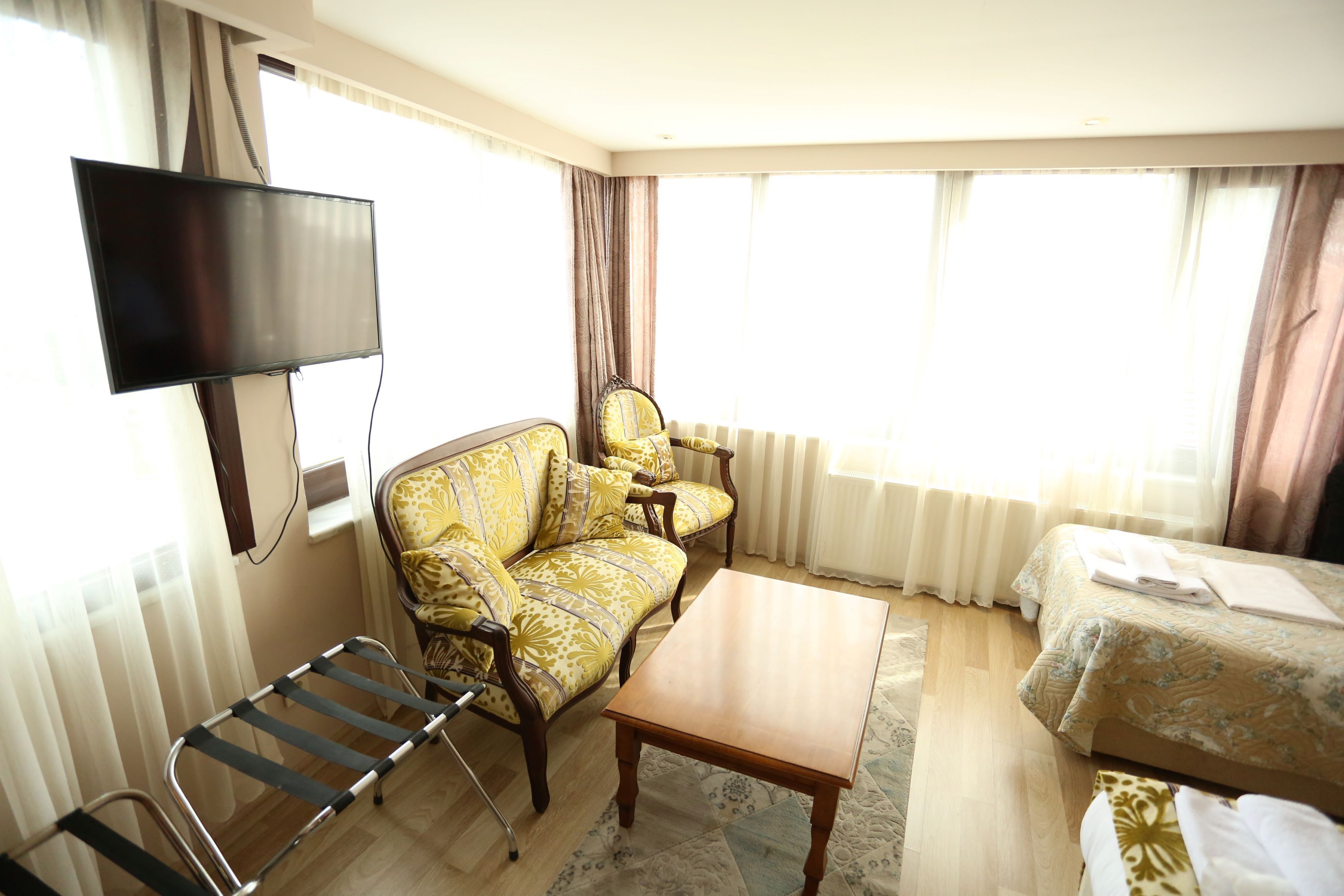 Tashkonak Studio Suites