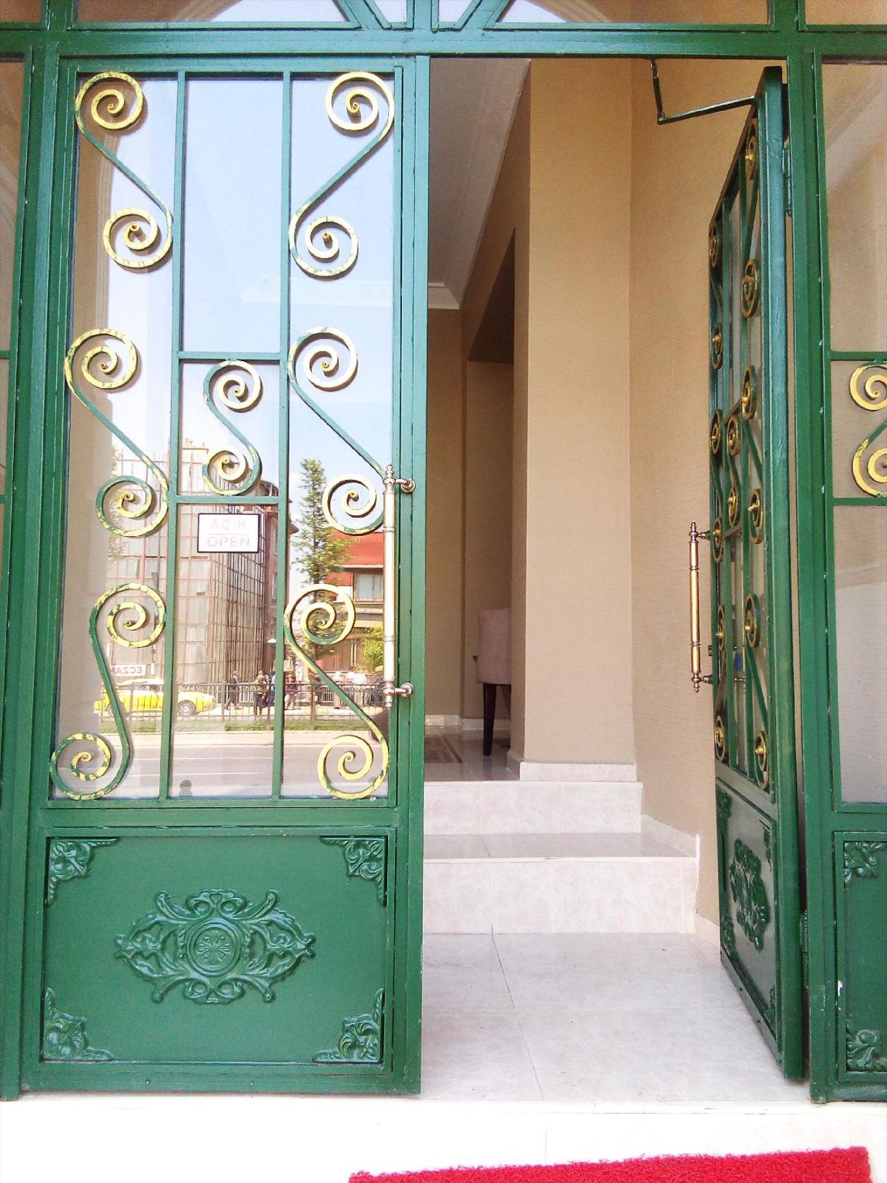 The Golden Pera's Hotel