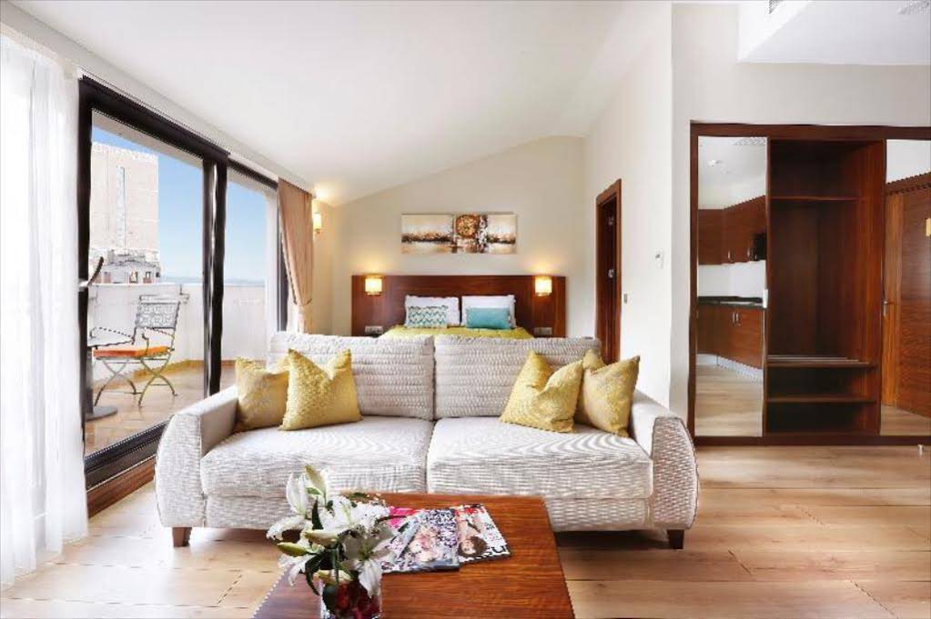 The White Orient Hotel