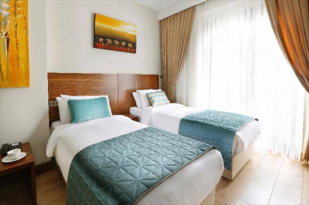 The White Orient Hotel