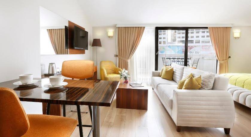 The White Orient Hotel