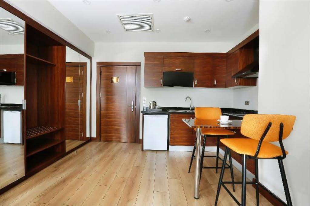 The White Orient Hotel