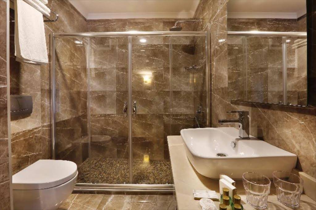 The White Orient Hotel