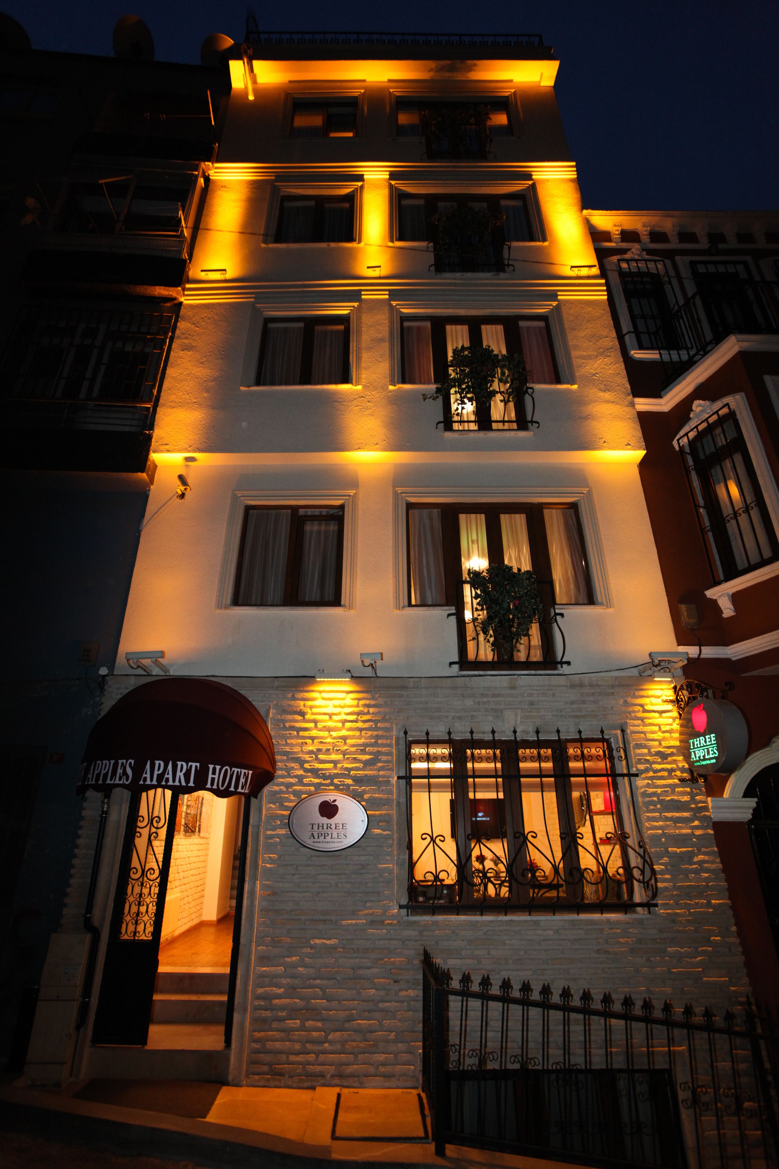 Three Apples Suites and Hotel