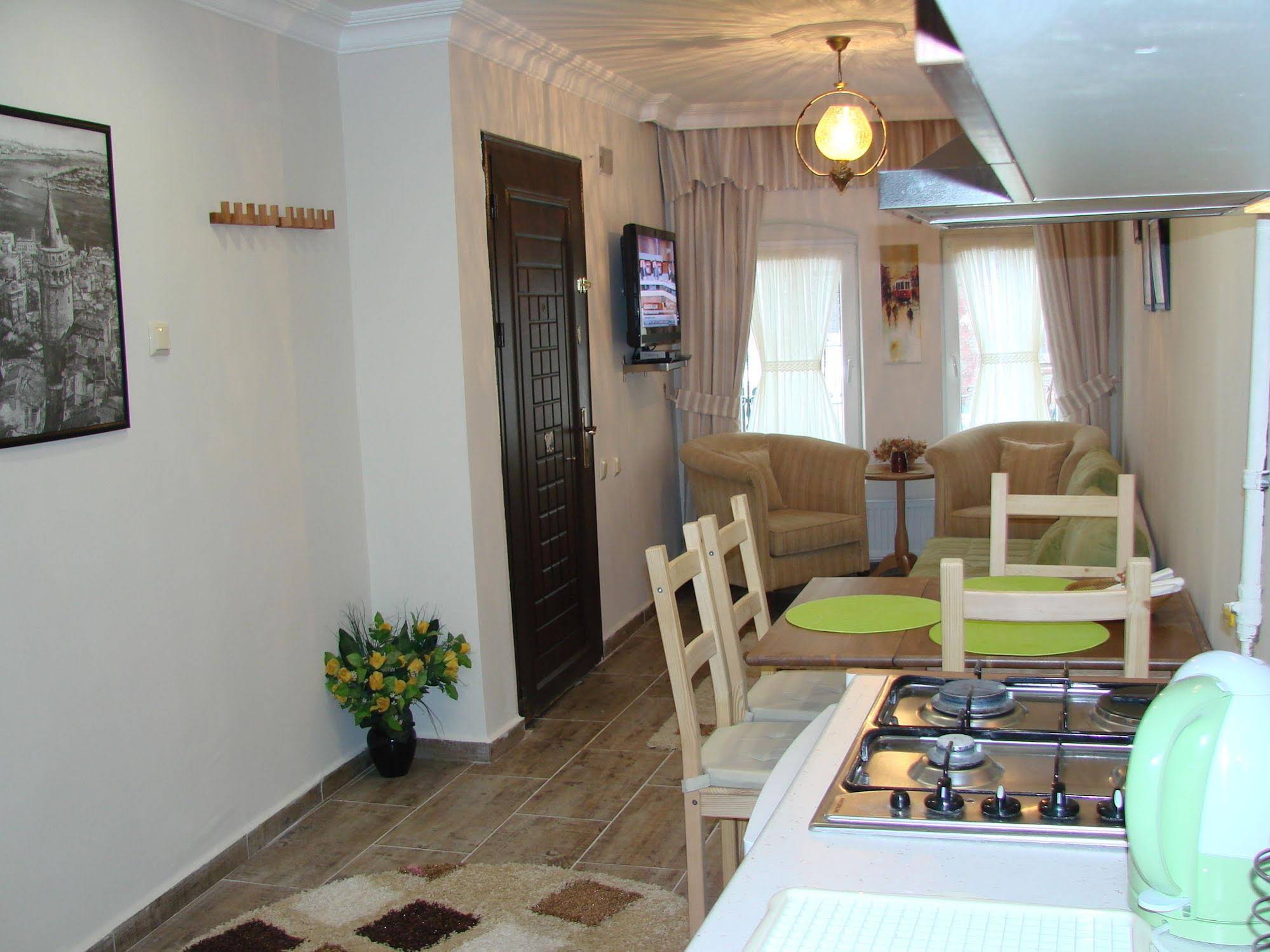 Tom Square Boutique Hotel