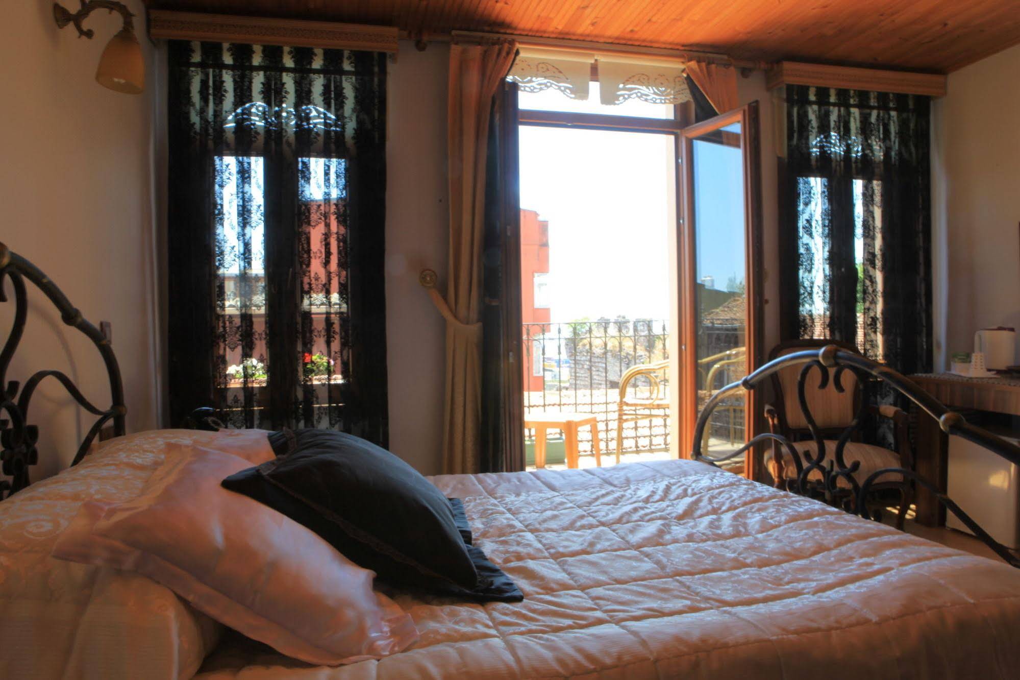 Tom Square Boutique Hotel