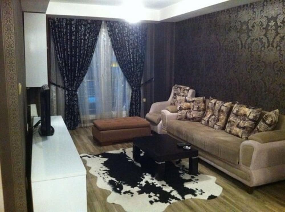 Pin Suit Istanbul