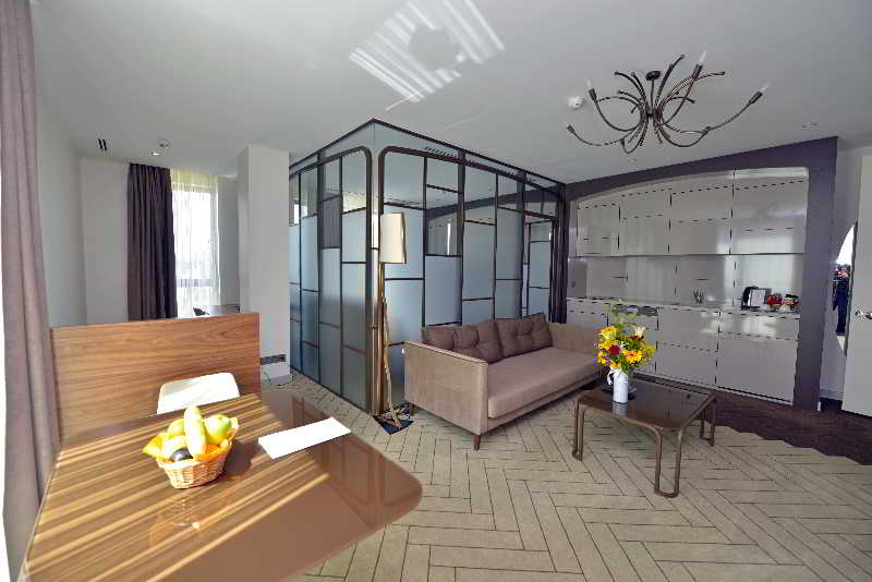Upsuites Hotel