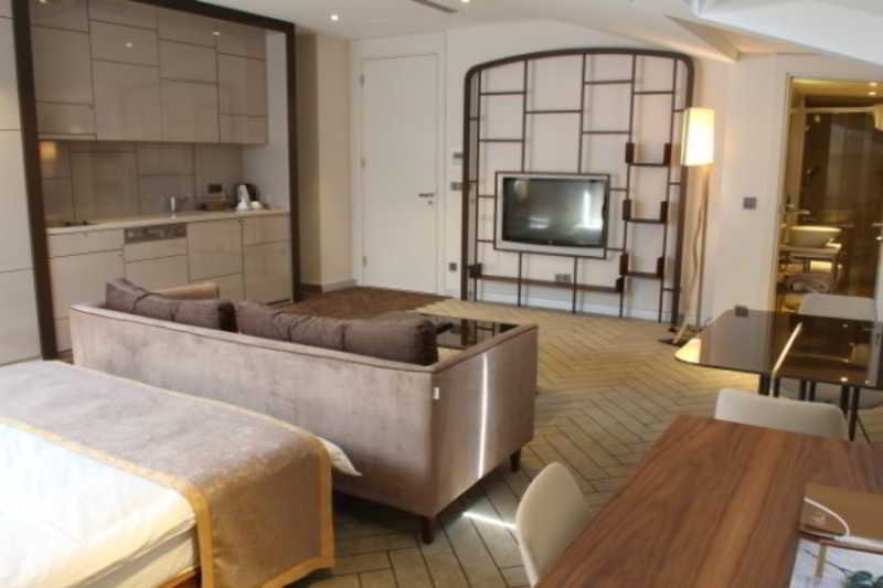 Upsuites Hotel