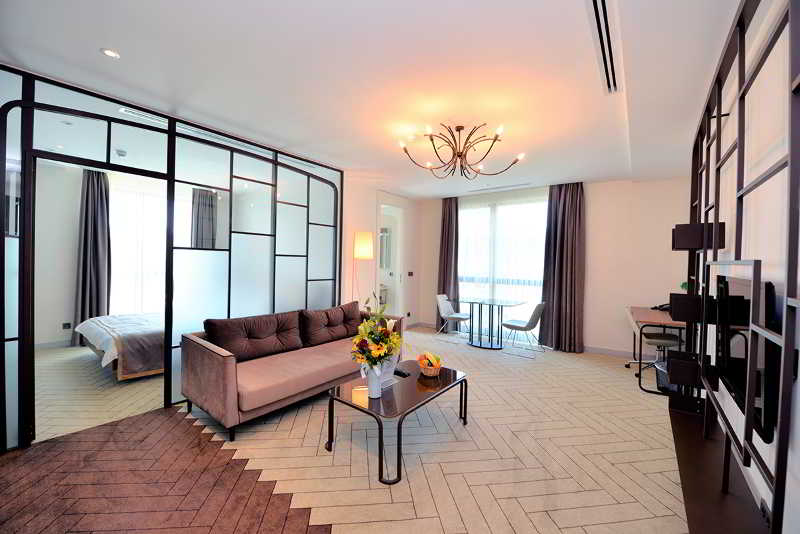Upsuites Hotel
