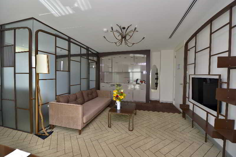 Upsuites Hotel