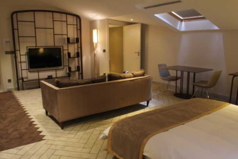 Upsuites Hotel