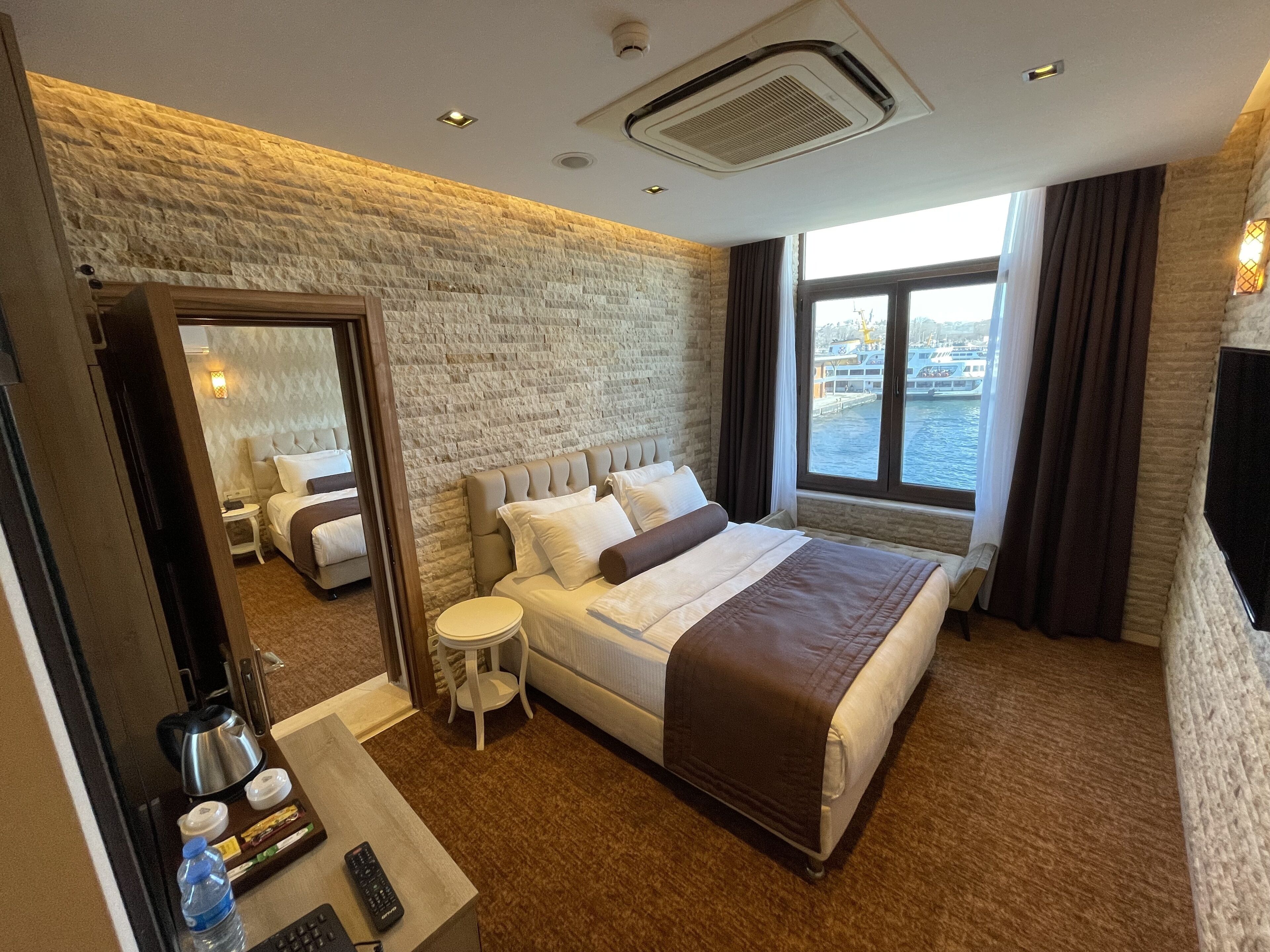 Weingart Port Hotel